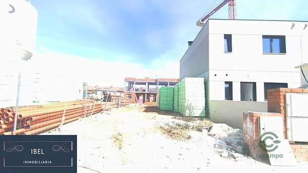 Terreno urbano de 0,015 ha en venta en Alovera, Guadalajara