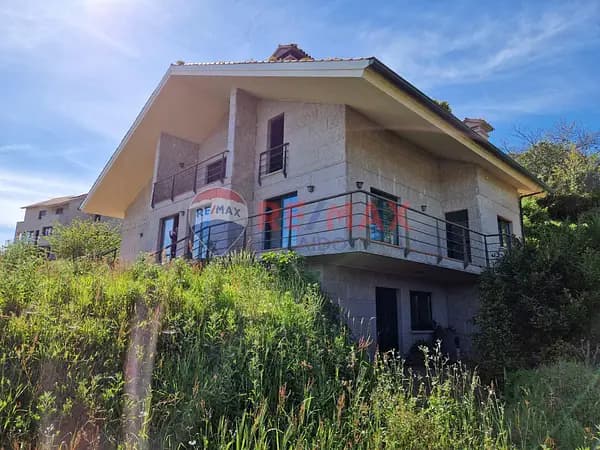 Casa de 0,4 ha en venta en Moaña, Pontevedra