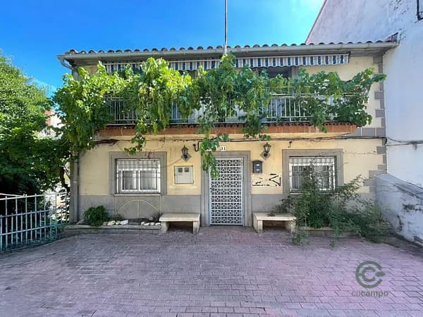 Casa de 0,08 ha en venta en Cáceres