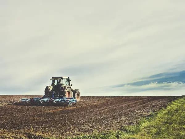 campo tractor agricultura