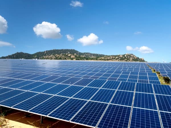 ¿Es rentable alquilar terreno para placas solares? Guía para propietarios