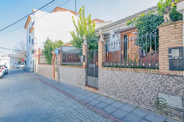 Casa de 0,0191 ha en venta en La zubia, Granada