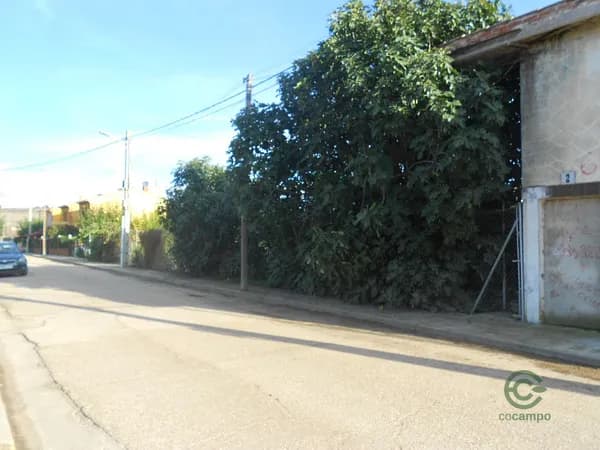 Terreno urbano de 0,0576 ha en venta en Fuensaldana, Valladolid