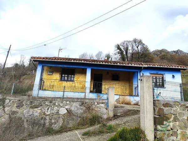 Casa de 0,177 ha en venta en Quirós, Asturias
