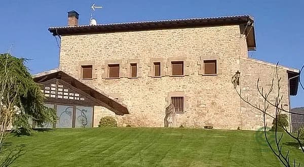 Casa de 0,2 ha en venta en Álava