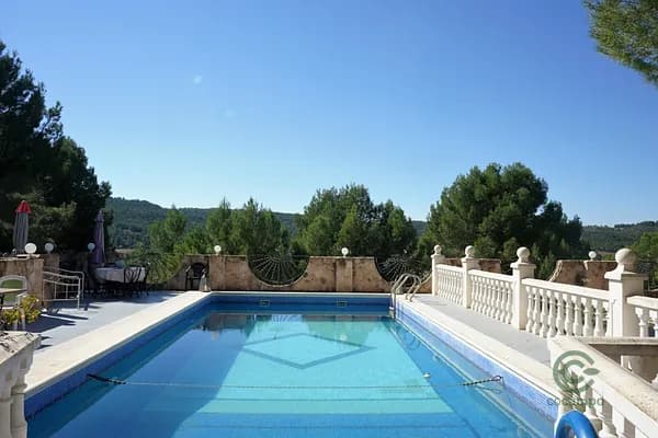 Finca de recreo de 1,3814 ha en venta en Requena, Valencia