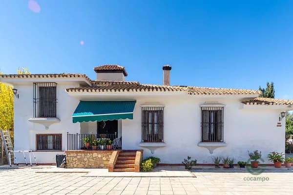 Casa de 0,03 ha en venta en Granada
