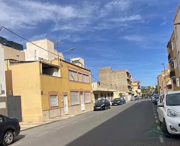 Casa de 0,009 ha en venta en Roquetas de mar, Almería