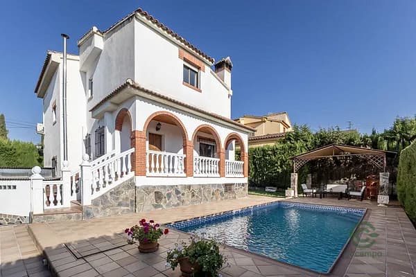 Casa de 0,06 ha en venta en Gojar, Granada