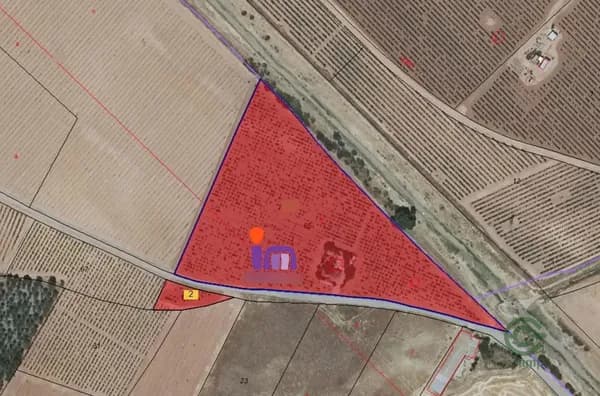Finca rústica de 1,2 ha en venta en Valdepenas, Ciudad real