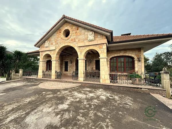 Casa de 0,38 ha en venta en Noja, Cantabria