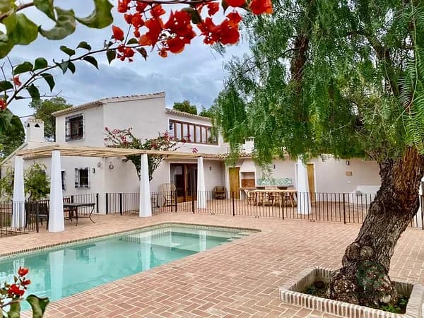 Finca de recreo de 0,48 ha en venta en Alicante
