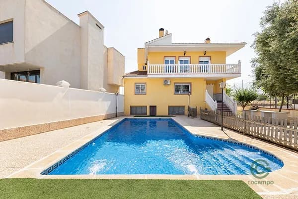Casa de 0,0701 ha en venta en Ogijares, Granada