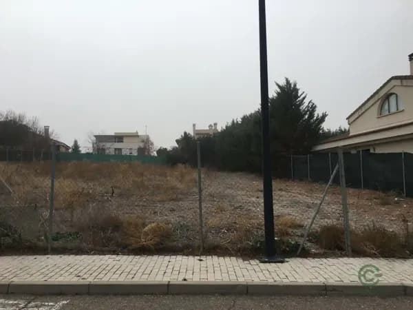 Terreno urbano de 0,09 ha en venta en Simancas, Valladolid