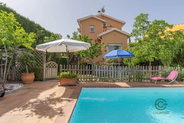 Casa de 0,045 ha en venta en La zubia, Granada