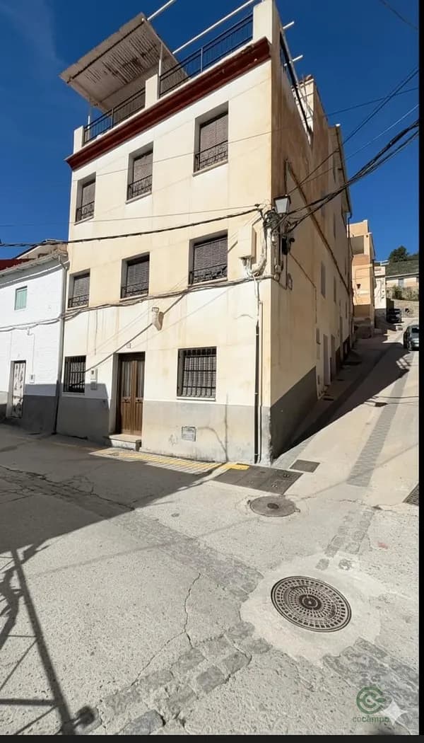 Casa de 0,01 ha en venta en Granada
