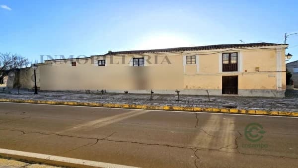 Terreno urbano de 0,1069 ha en venta en Ampudia, Palencia
