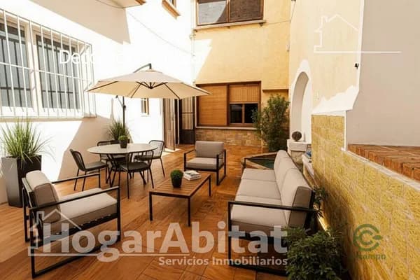 Casa de 0,057 ha en venta en Chiva, Valencia