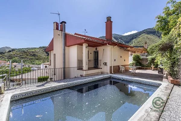 Casa de 0,05 ha en venta en Pinos genil, Granada