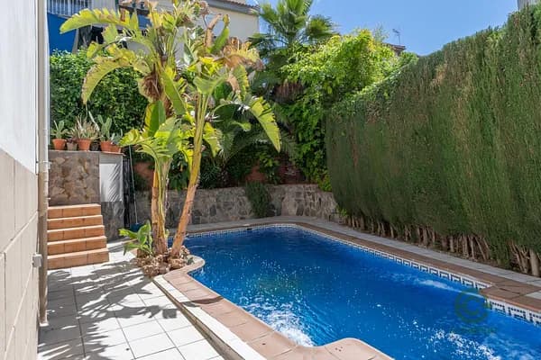 Casa de 0,041 ha en venta en Gojar, Granada