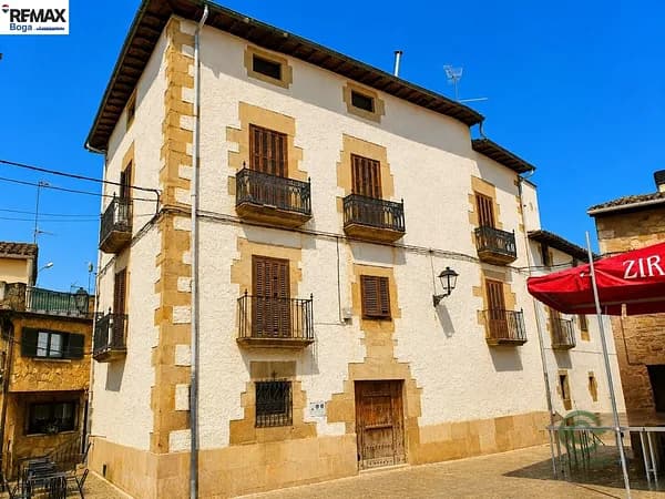 Casa de 0,1071 ha en venta en Cirauqui, Navarra