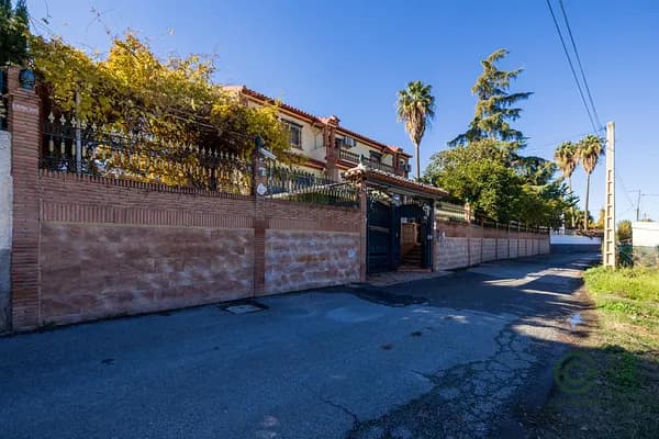 Casa de 0,074 ha en venta en Ogijares, Granada