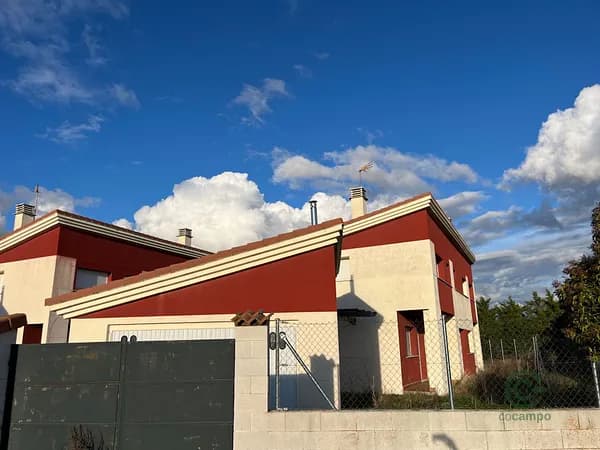Casa de 0,0601 ha en venta en Ávila