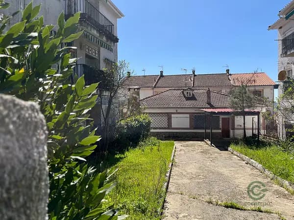 Terreno urbano de 0,05 ha en venta en Ávila