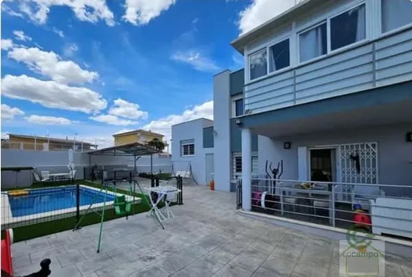 Casa de 0,053 ha en venta en Montroy, Valencia