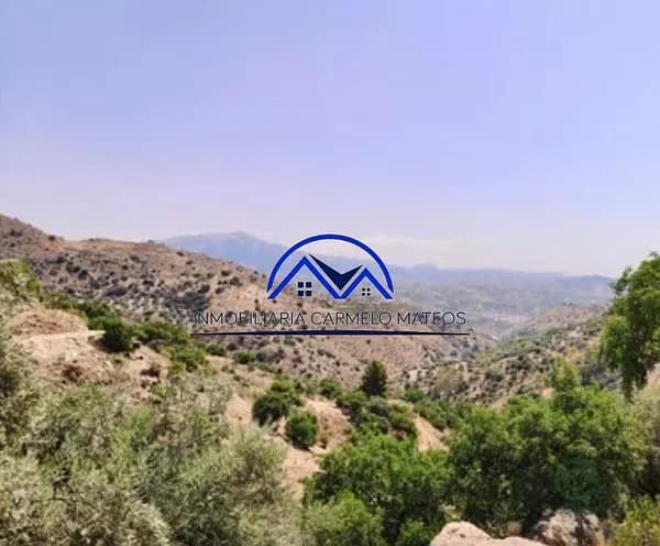 Finca agrícola de 0,5 ha en venta en Málaga