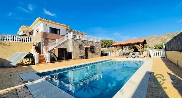 Finca rústica de 0,2 ha en venta en Nerja, Malaga