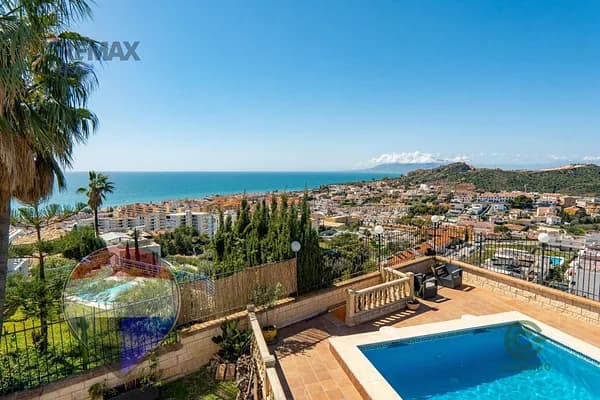 Casa de 0,0382 ha en venta en La cala del moral, Malaga