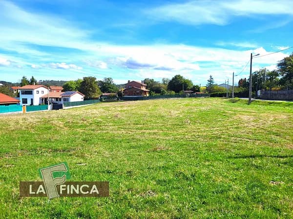 Terreno urbano de 0,1405 ha en venta en Llanera, Asturias