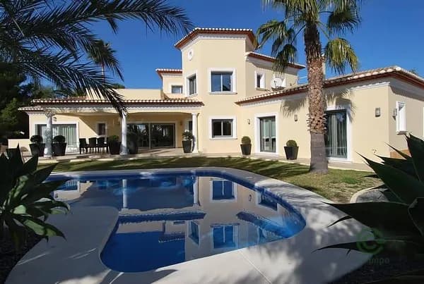 Casa de 0,11 ha en venta en Alicante