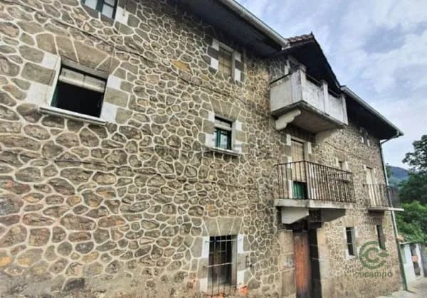 Casa de 0,06 ha en venta en Álava