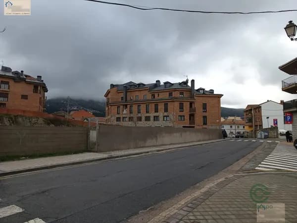 Terreno urbano de 0,1073 ha en venta en El espinar, Segovia