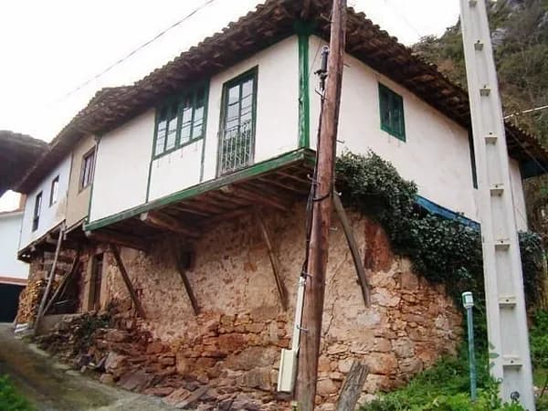 Finca rústica de 0,01 ha en venta en Belmonte de miranda, Asturias