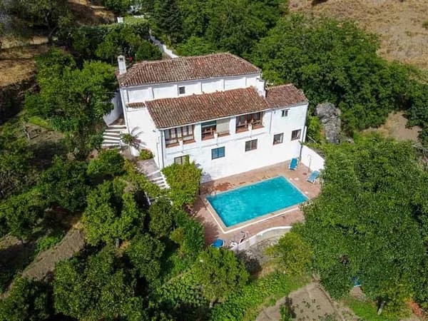 Finca rústica de 3,762 ha en venta en Jubrique, Málaga