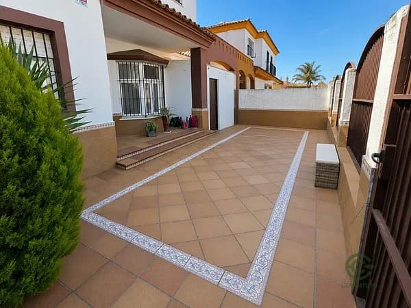 Casa de 0,0109 ha en venta en Sanlucar de barrameda, Cadiz