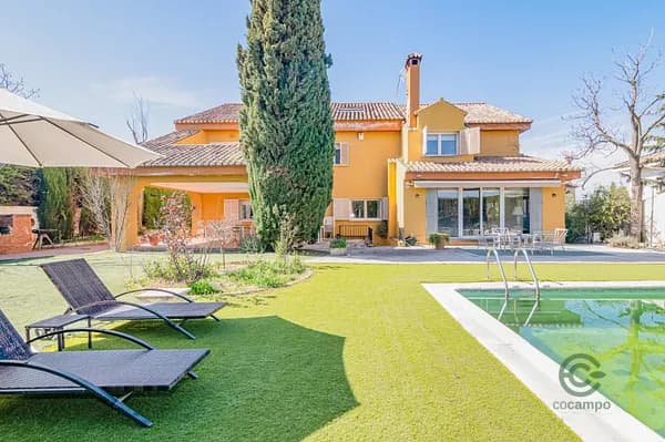 Casa de 0,0933 ha en venta en Gojar, Granada