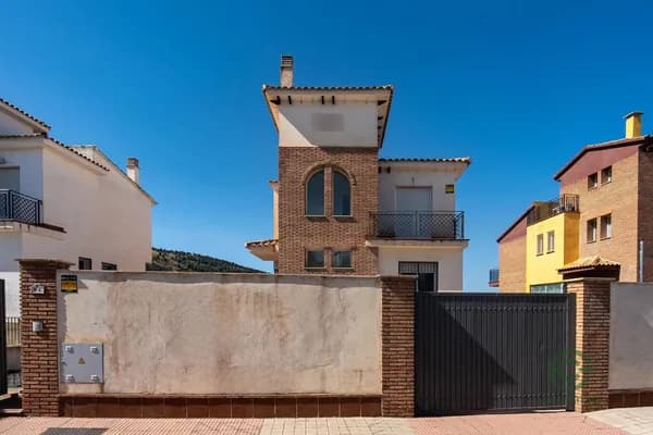 Casa de 0,0557 ha en venta en Dilar, Granada