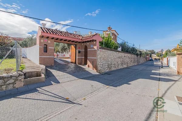 Casa de 0,1353 ha en venta en Ogijares, Granada