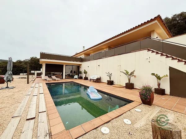 Casa de 0,1009 ha per a venda a Girona