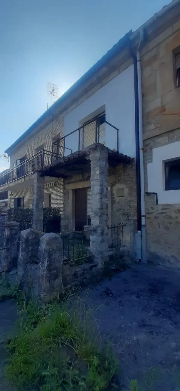 Casa de 0,0118 ha en venta en Beranga, Cantabria