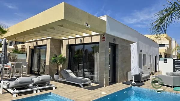 Casa de 0,028 ha en venta en Los montesinos, Alicante