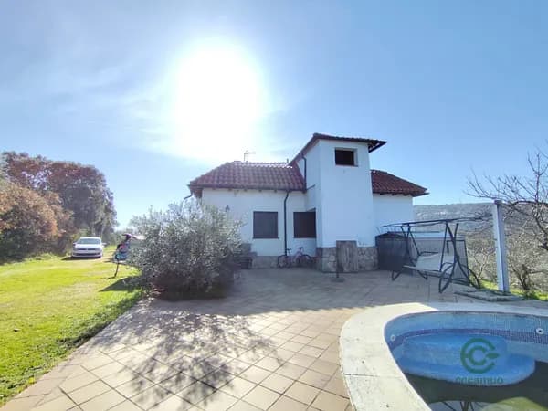 Finca rústica de 2,41 ha en venta en Cáceres