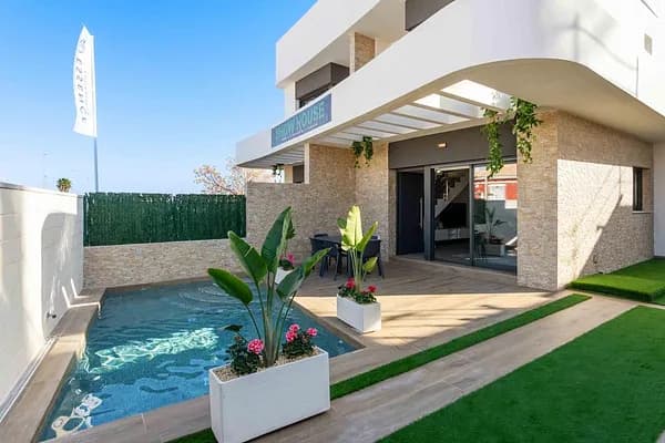 Casa de 0,04 ha en venta en Los montesinos, Alicante