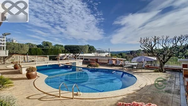 Casa de 0,1062 ha per a venda a Barcelona