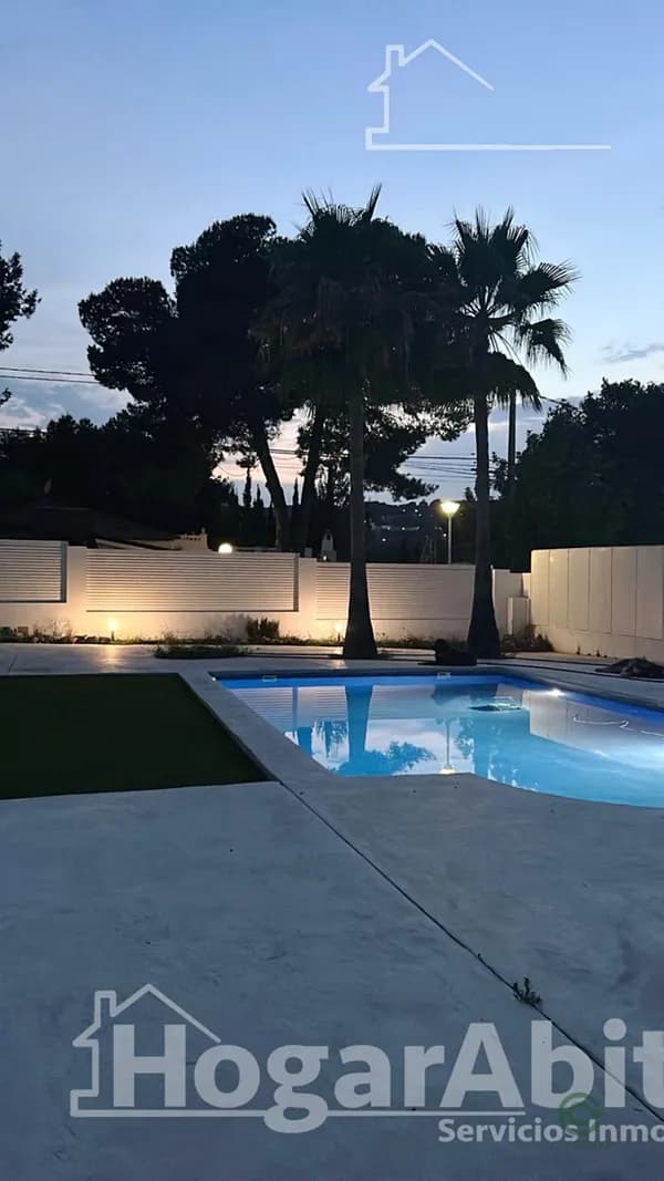 Casa de 0,12 ha en venta en Chiva, Valencia