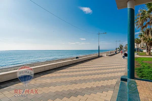 Casa de 0,086 ha en venta en Torrox, Malaga